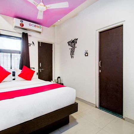 Oyo 11548 Hotel Mrunal Palace Evrengabad Dış mekan fotoğraf