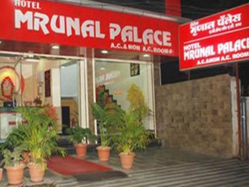 Oyo 11548 Hotel Mrunal Palace Evrengabad Dış mekan fotoğraf