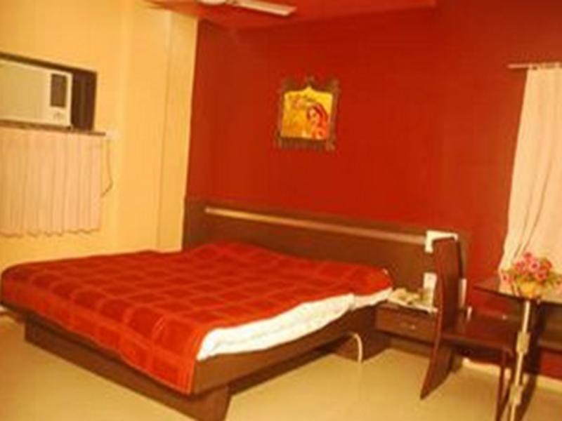 Oyo 11548 Hotel Mrunal Palace Evrengabad Dış mekan fotoğraf