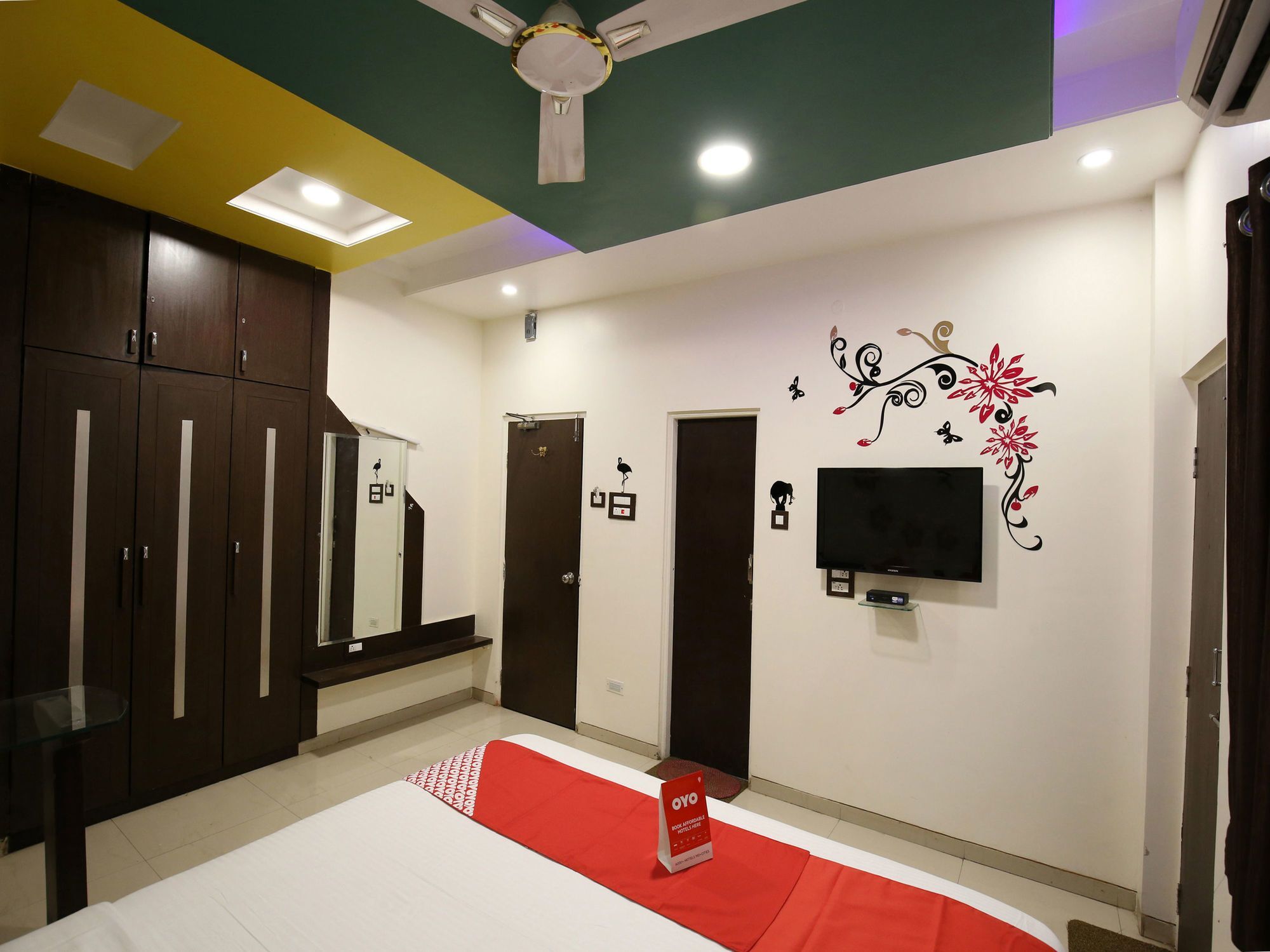 Oyo 11548 Hotel Mrunal Palace Evrengabad Dış mekan fotoğraf